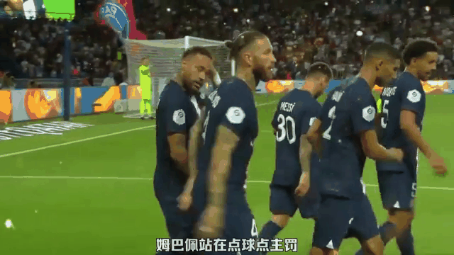 拜仁遭遇争议红牌，姆巴佩乘势反超比分完成逆转